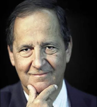 Juan Camilo Restrepo, usufructúa AIS en secreto, pero en público lo difama