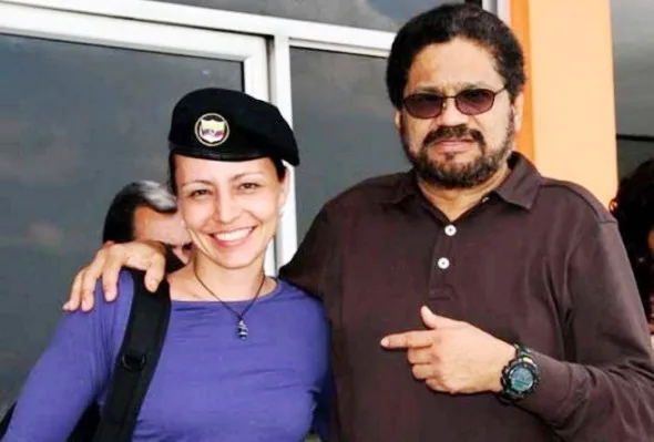 Y, en los diálogos de hoy día en La Habana, la cosa no cambia. Aquí vemos a Iván Márquez con su meretriz holandesa, Tanja.