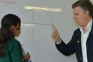 santos enseñando3