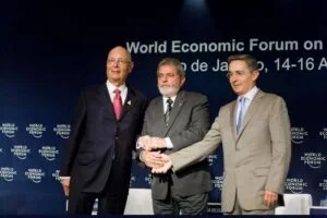 Uribe, Lula y Klaus Schwab del Foro Económico Mundial