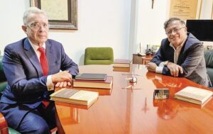 petro y uribe primera reunión2